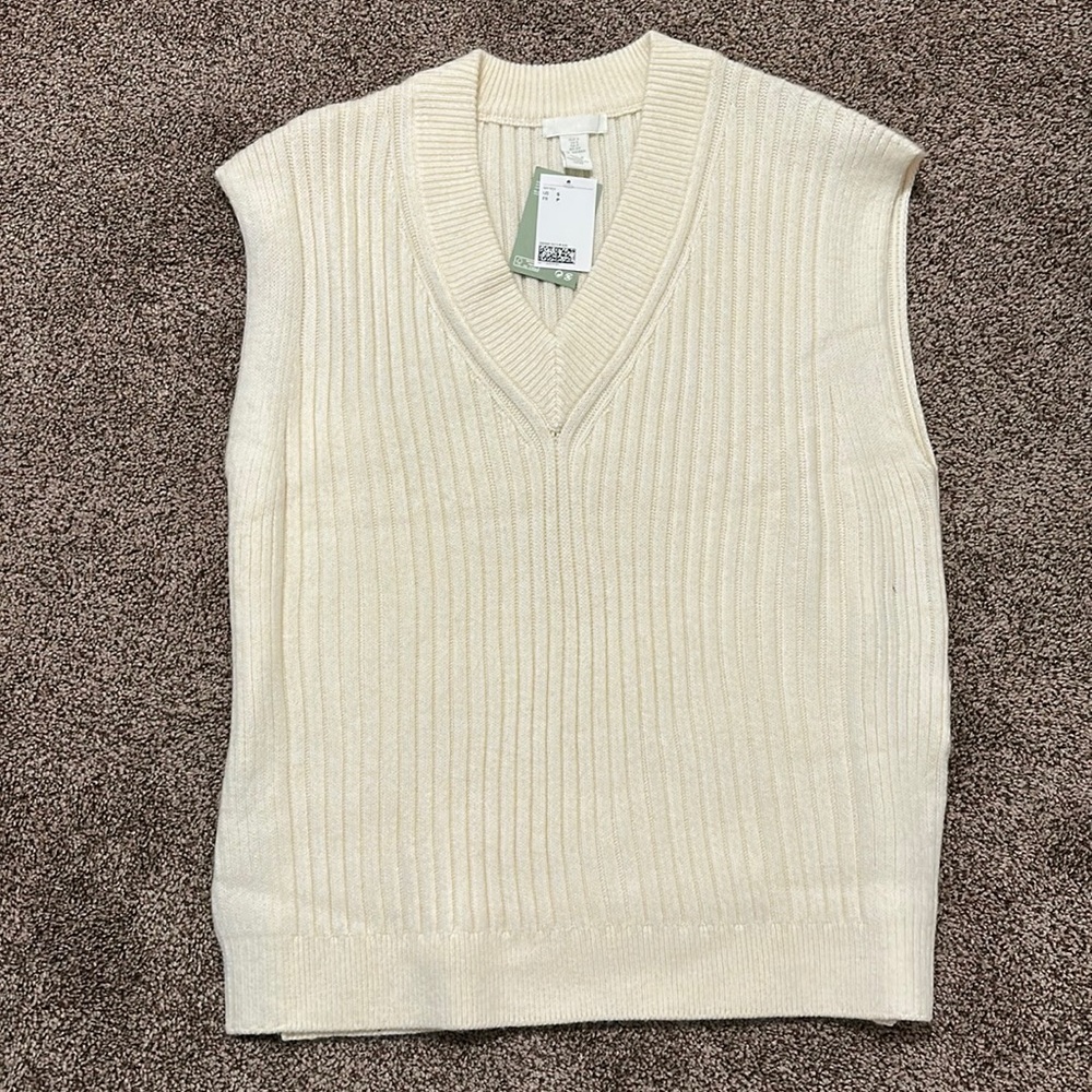NWT - H&M Cream/White Sweater Vest Size Small